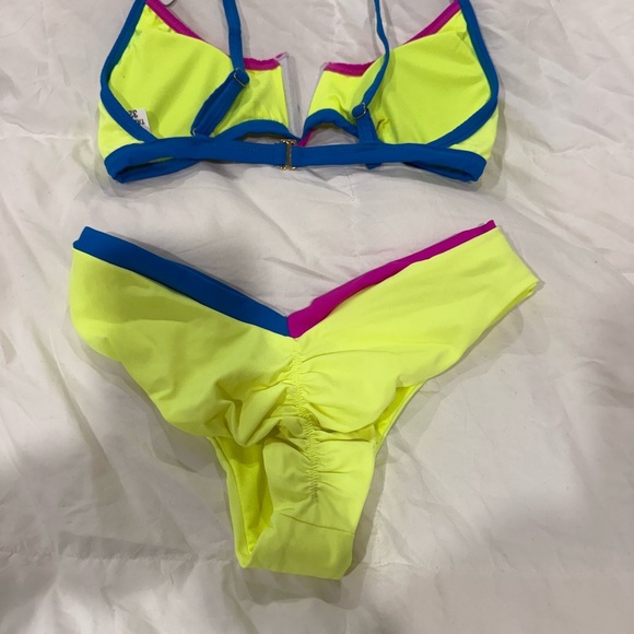 MISTICA SWIMWEAR Made in Columbia Neon Yellow and Blue Bikini Set Sz 32 or S - Picture 2 of 6